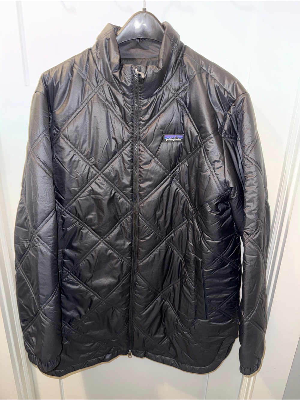 Patagonia Women’s Pine Bank Insulated Parka in Black XL. Like New